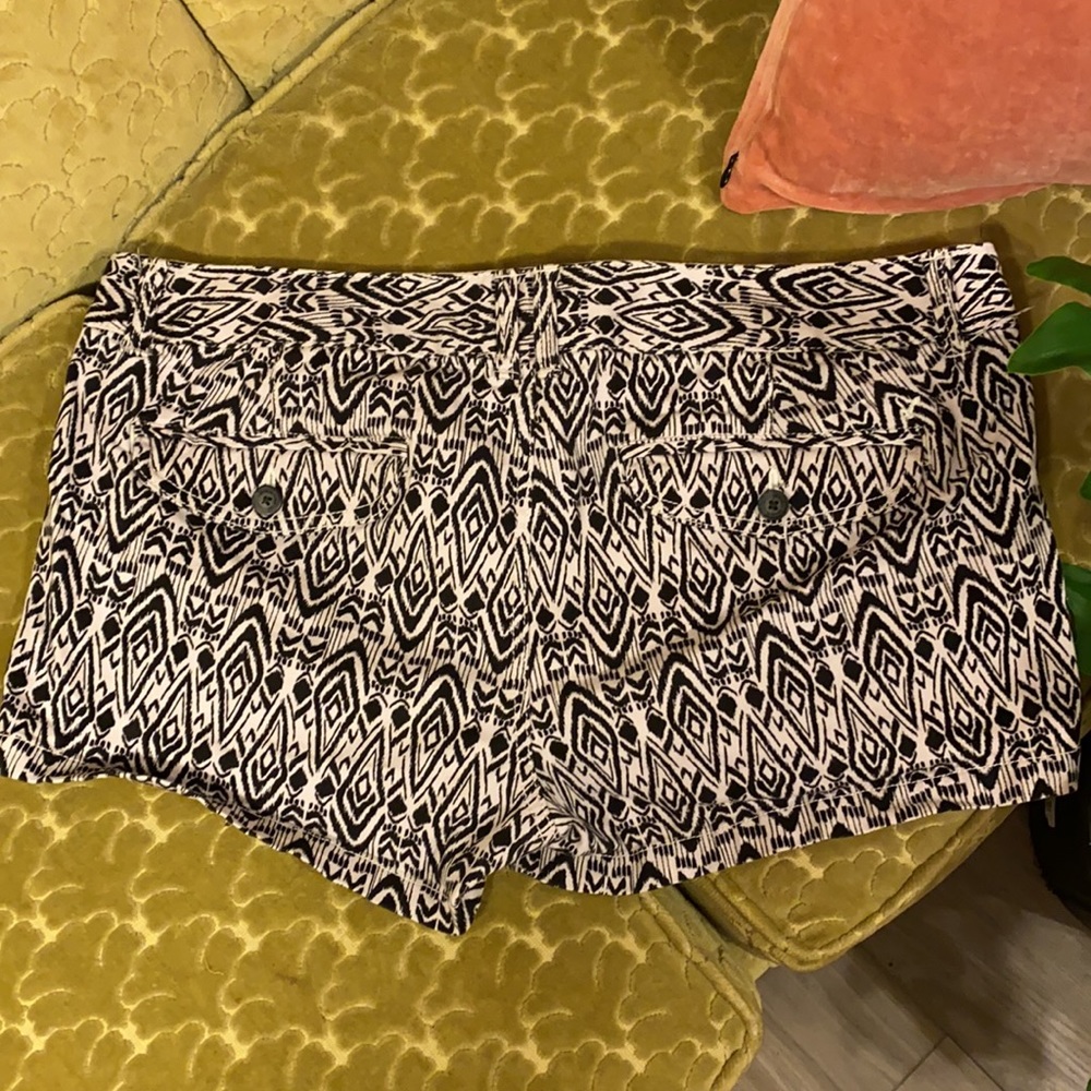 AE patterned shorts